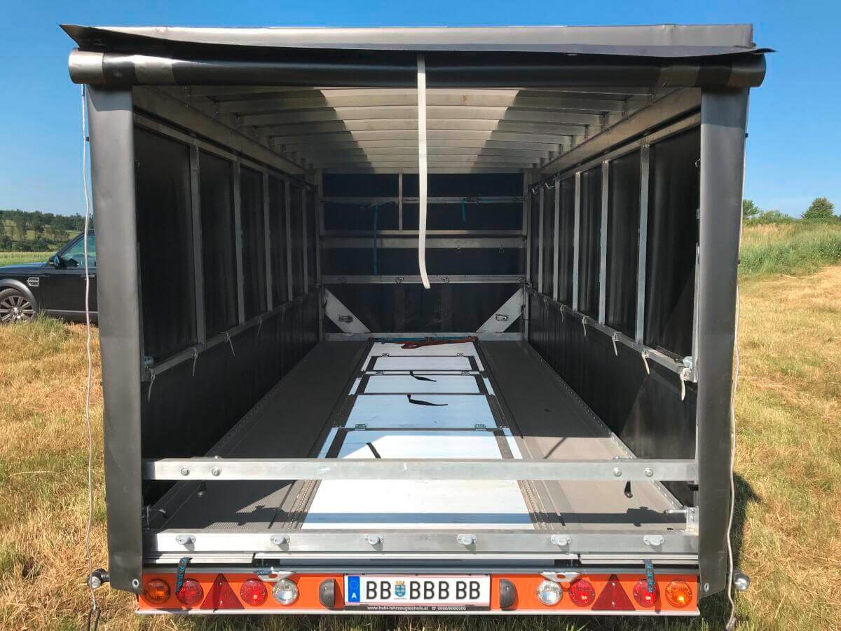 Geschlossener Autotransporter für Oldtimer