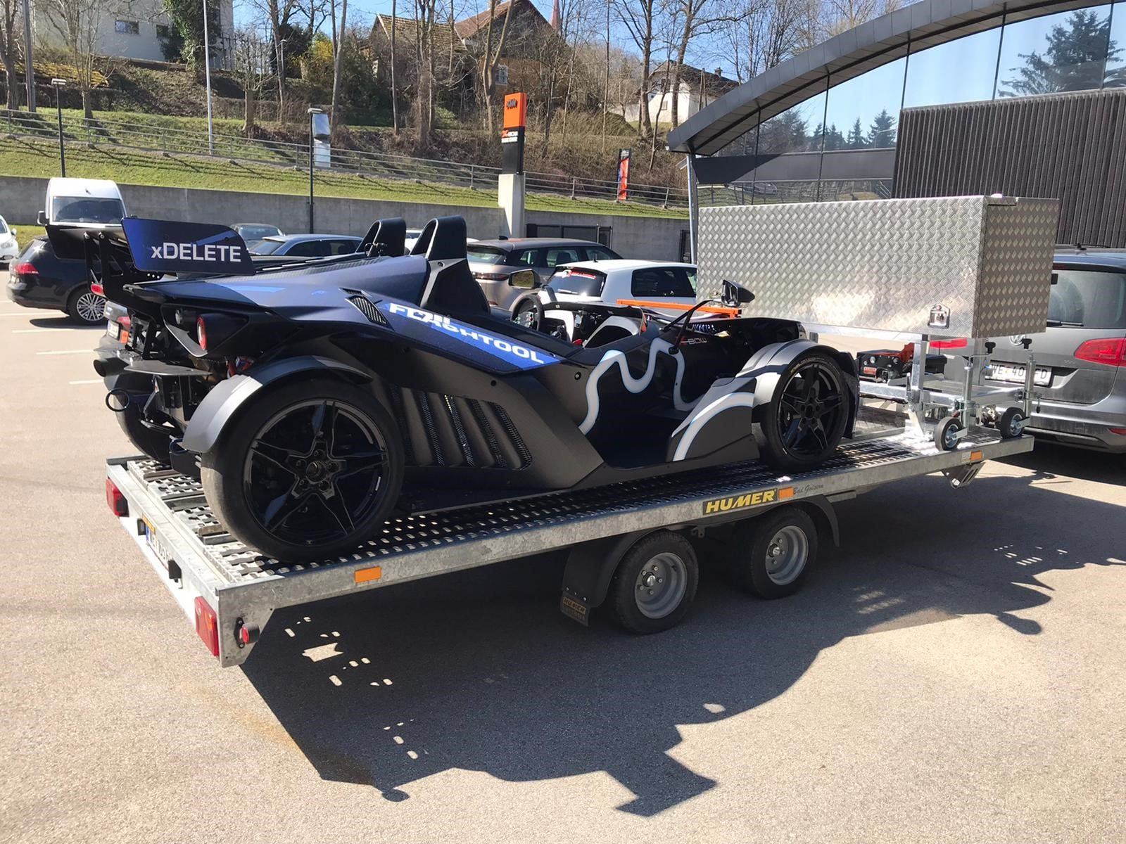 Transporter für KTM X-BOW mit mobiler Räderbox